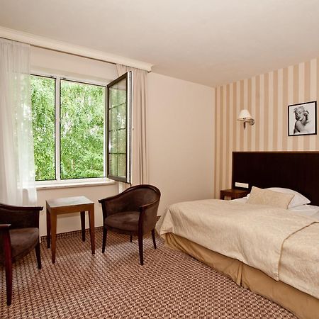 Hotel Afrodyta Business & Spa Радзеёвице Экстерьер фото