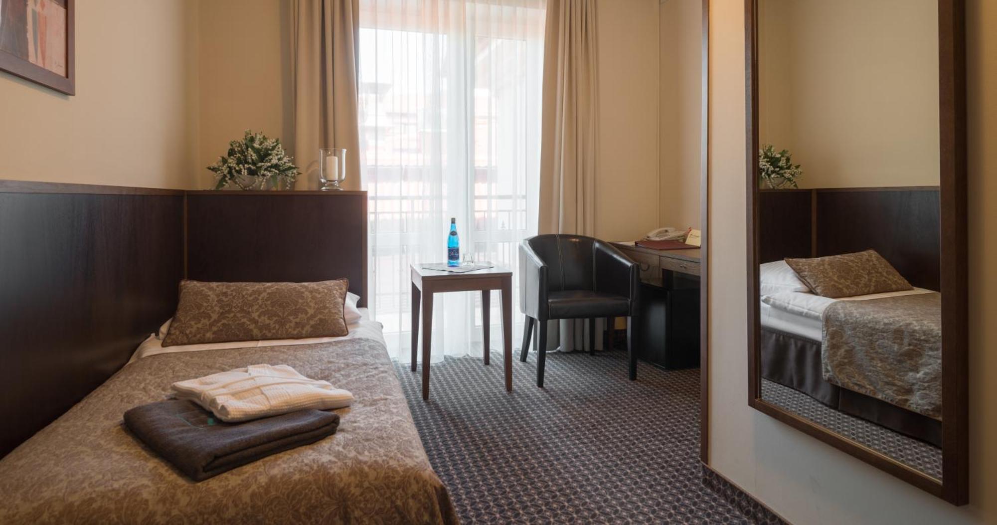 Hotel Afrodyta Business & Spa Радзеёвице Экстерьер фото
