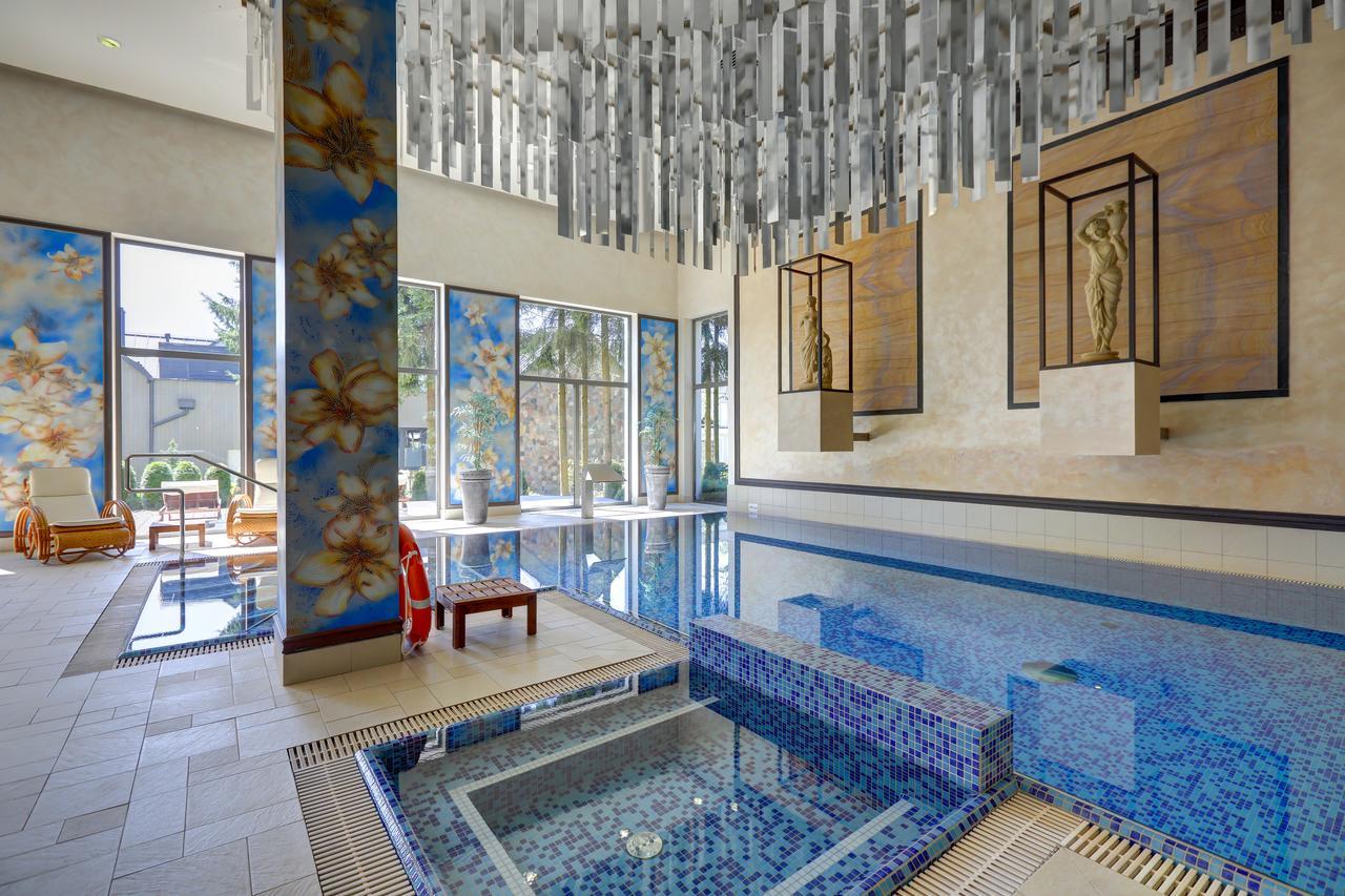 Hotel Afrodyta Business & Spa Радзеёвице Экстерьер фото