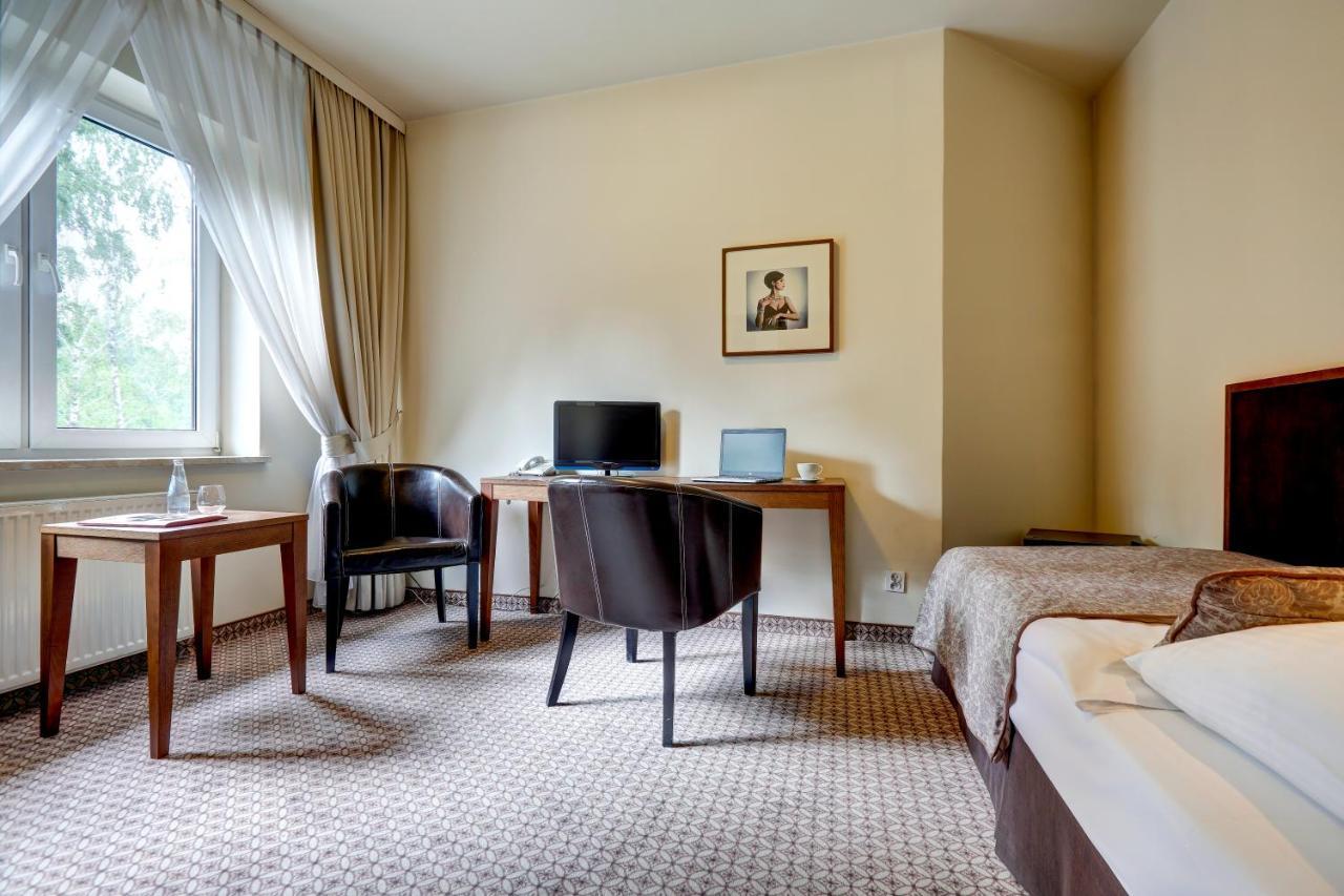 Hotel Afrodyta Business & Spa Радзеёвице Экстерьер фото