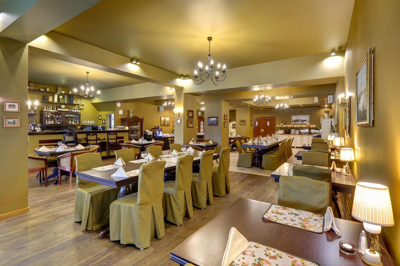 Hotel Afrodyta Business & Spa Радзеёвице Экстерьер фото