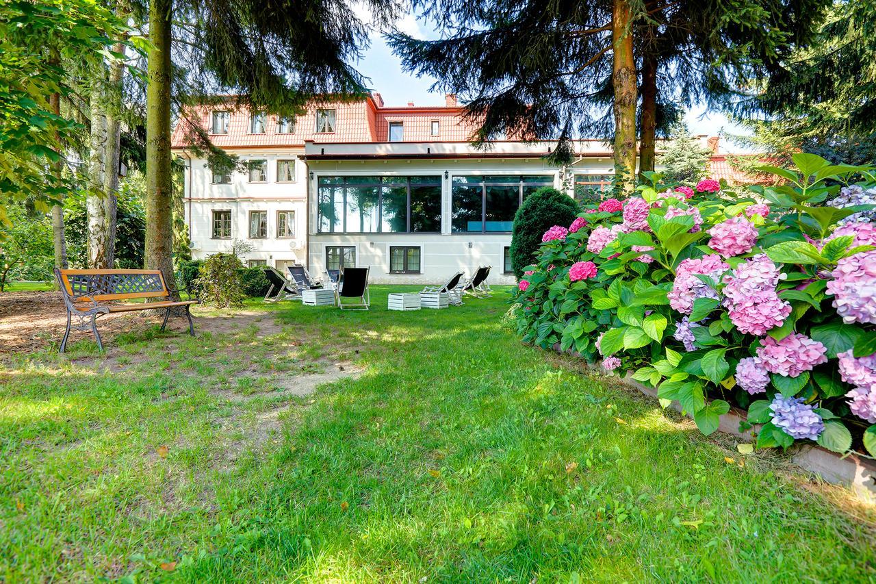 Hotel Afrodyta Business & Spa Радзеёвице Экстерьер фото