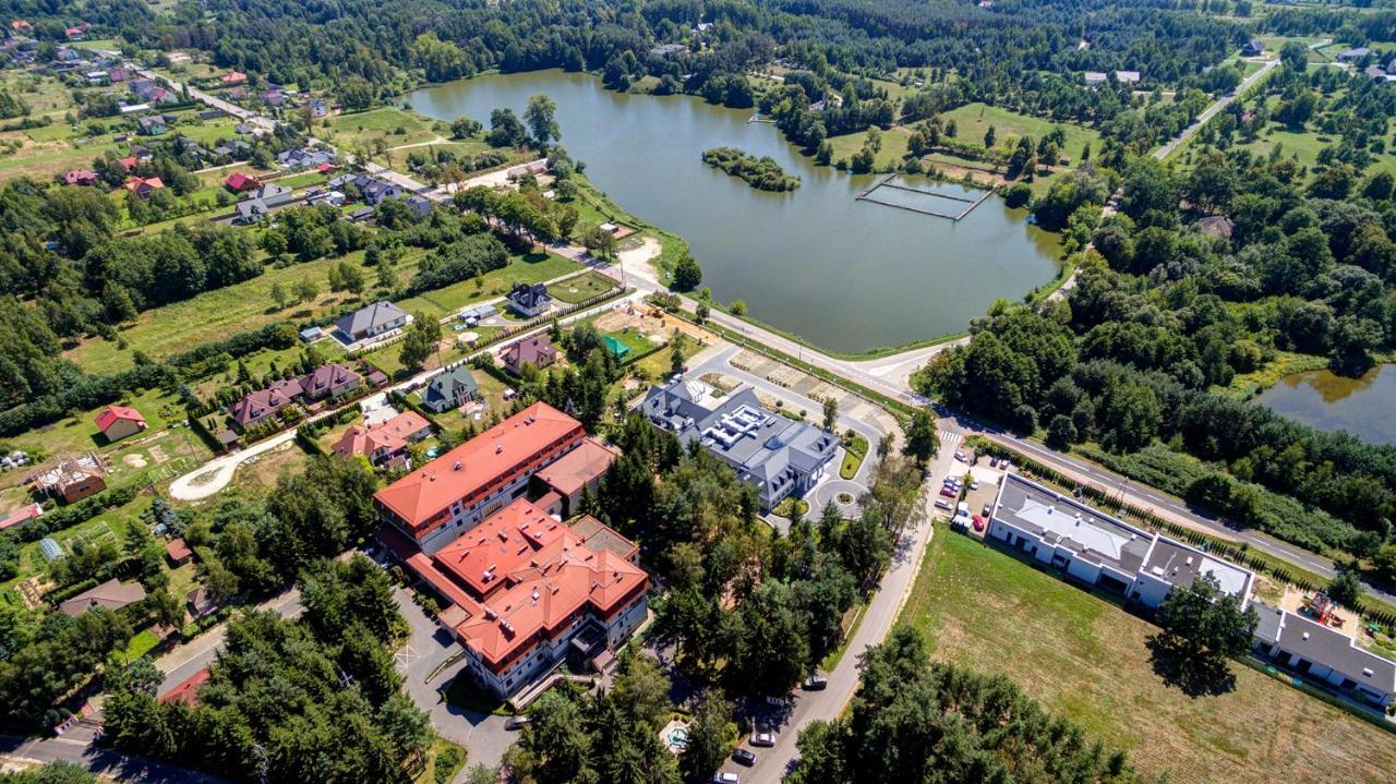 Hotel Afrodyta Business & Spa Радзеёвице Экстерьер фото