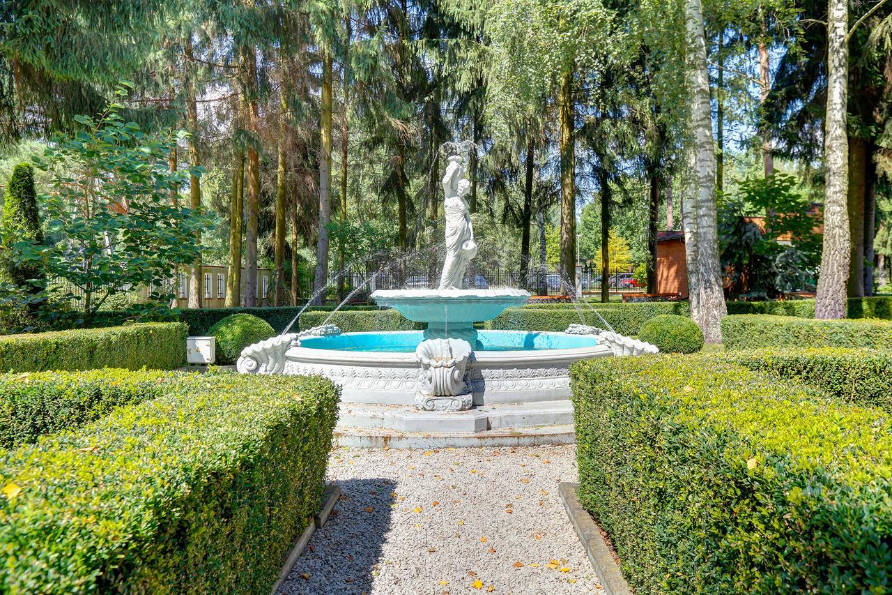 Hotel Afrodyta Business & Spa Радзеёвице Экстерьер фото
