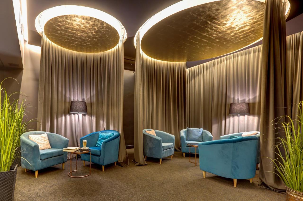 Hotel Afrodyta Business & Spa Радзеёвице Экстерьер фото