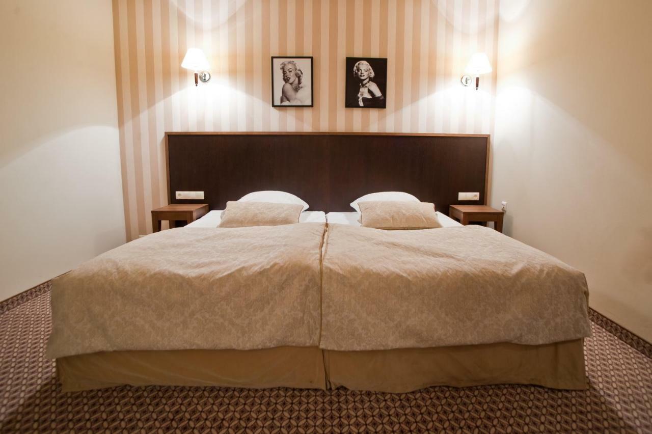 Hotel Afrodyta Business & Spa Радзеёвице Экстерьер фото