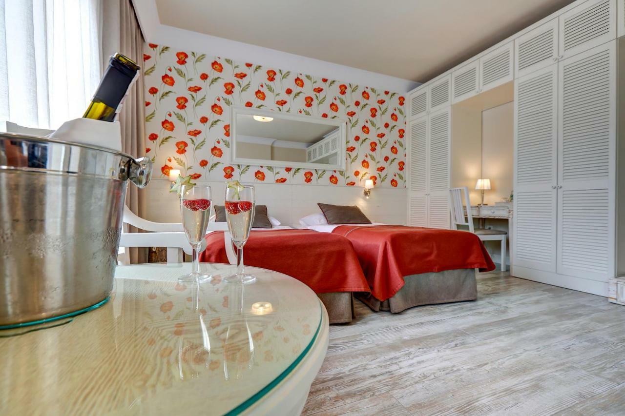 Hotel Afrodyta Business & Spa Радзеёвице Экстерьер фото