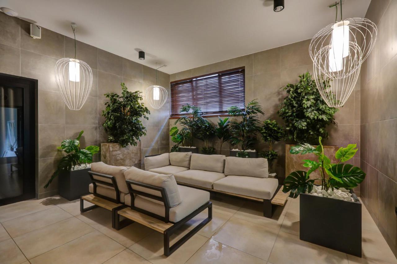 Hotel Afrodyta Business & Spa Радзеёвице Экстерьер фото